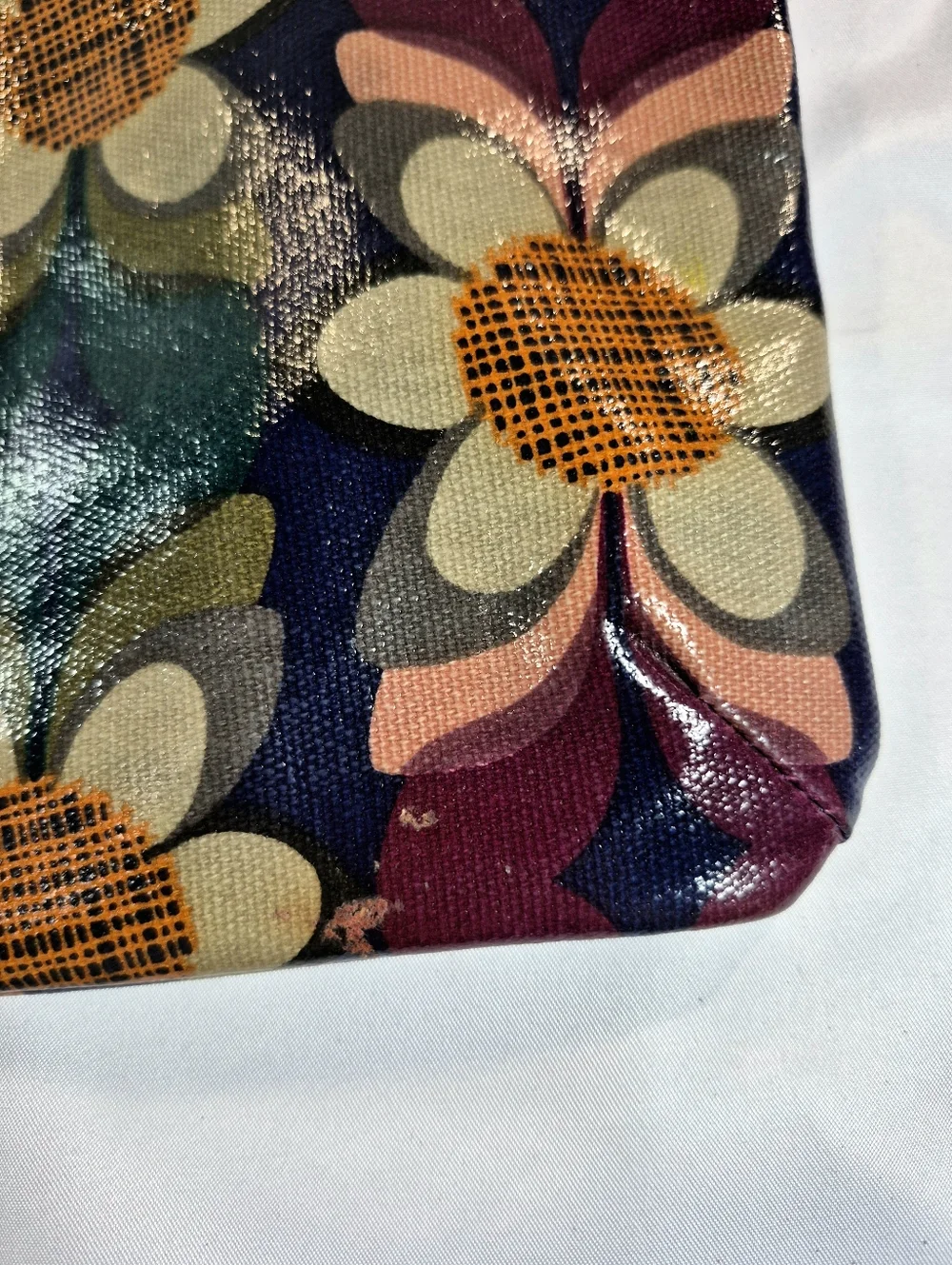 Floral Pattern Vinyl Cosmetic Pouch - Multicolor